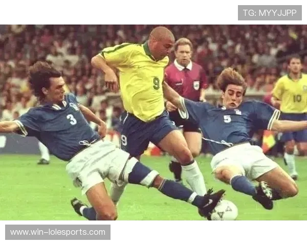 足球史上百大传奇球星盘点与成就回顾解析