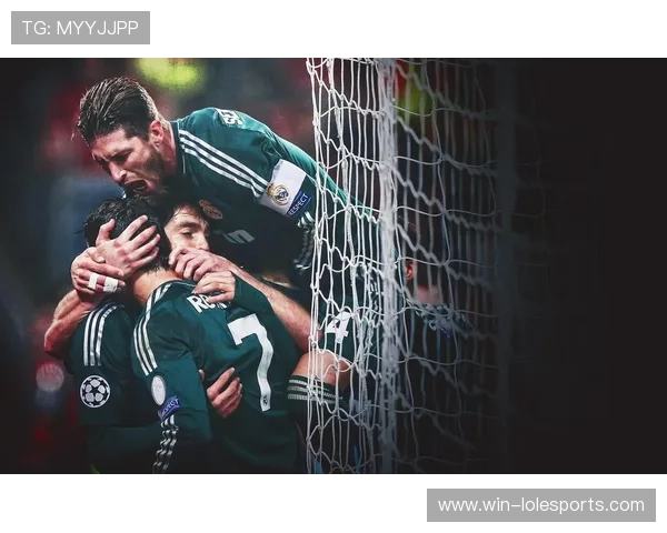 足球巨星高清壁纸陪你喜迎新年绿茵豪情点燃激情时刻